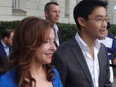 Σαββατόβραδο με Ελλάδα και Βίκυ στο Υπουργείο του Ρέσλερ